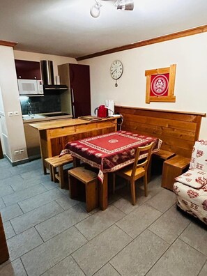 Dining - 2-bedroom apartment at the foot of the slopes with heated pool (Le Monêtier-les-Bains)