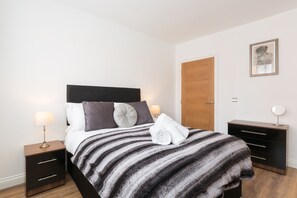 Apartamento | 2 quartos, Wi-Fi de cortesia, roupa de cama