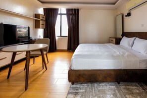 3 bedrooms, desk, iron/ironing board, WiFi