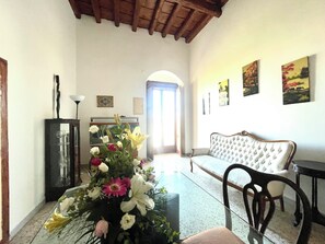 Family Apartment, Sea View | Living area - Suites - Mura del Tempo (Bisceglie)