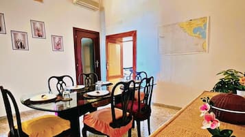 Appartamento familiare, vista mare | Sala da pranzo