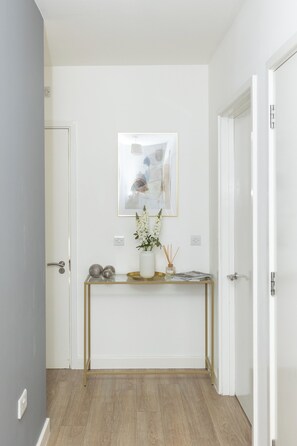 Apartment | Interior - Stylish 2BR Apartment, Town Centre, Free Parking (Hatfield)