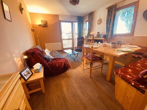TV - Cozy apartment for 6, near slopes, includes parking (Peisey-Nancroix-Plan Peisey)