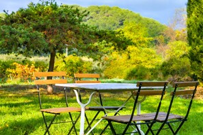 Outdoor dining - Maison de charme à Nyons au milieu des vignes (Nyons)