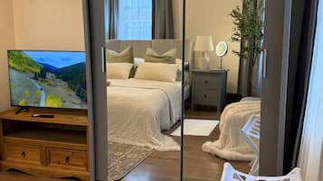 Apartment | 3 bedrooms, iron/ironing board, free WiFi, bed sheets