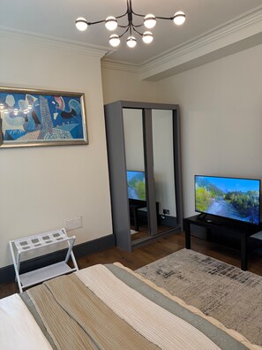 3 habitaciones, tabla de planchar con plancha y wifi gratis 