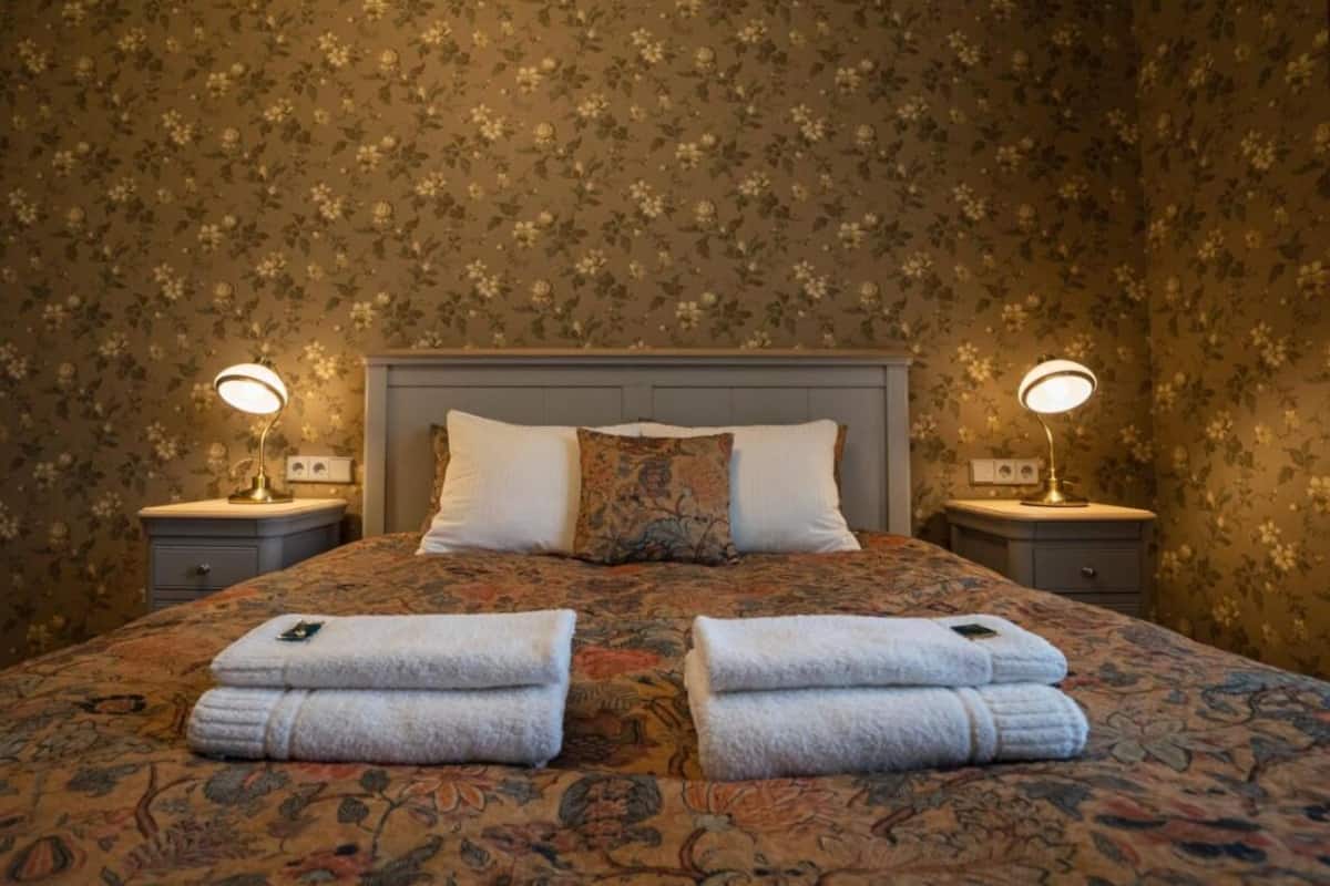 Appartement, 2 chambres | Fer et planche à repasser, accès au Wi-Fi (inclus)