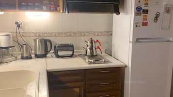 Een koelkast, een kookplaat, een vaatwasser