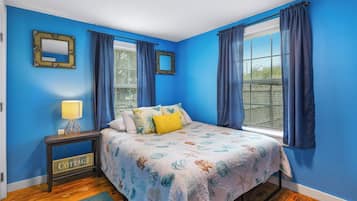 3 bedrooms, desk, iron/ironing board, free WiFi
