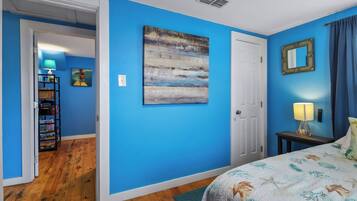 3 bedrooms, desk, iron/ironing board, free WiFi