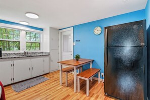 Dining - 3BD TINY HOME+Pets OK+W/D+Extended Stay Discounts (Rockport)