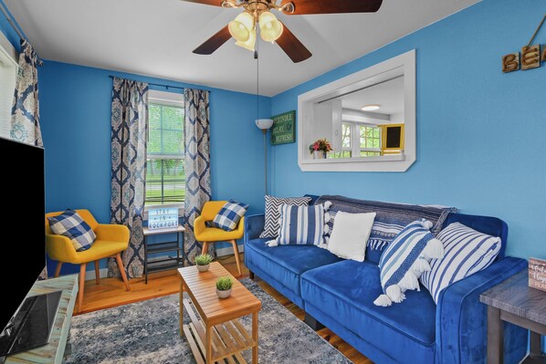 Smart TV, books, offices - 3BD TINY HOME+Pets OK+W/D+Extended Stay Discounts (Rockport)