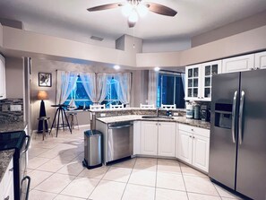 Micro-ondes, four, plaque de cuisson, lave-vaisselle