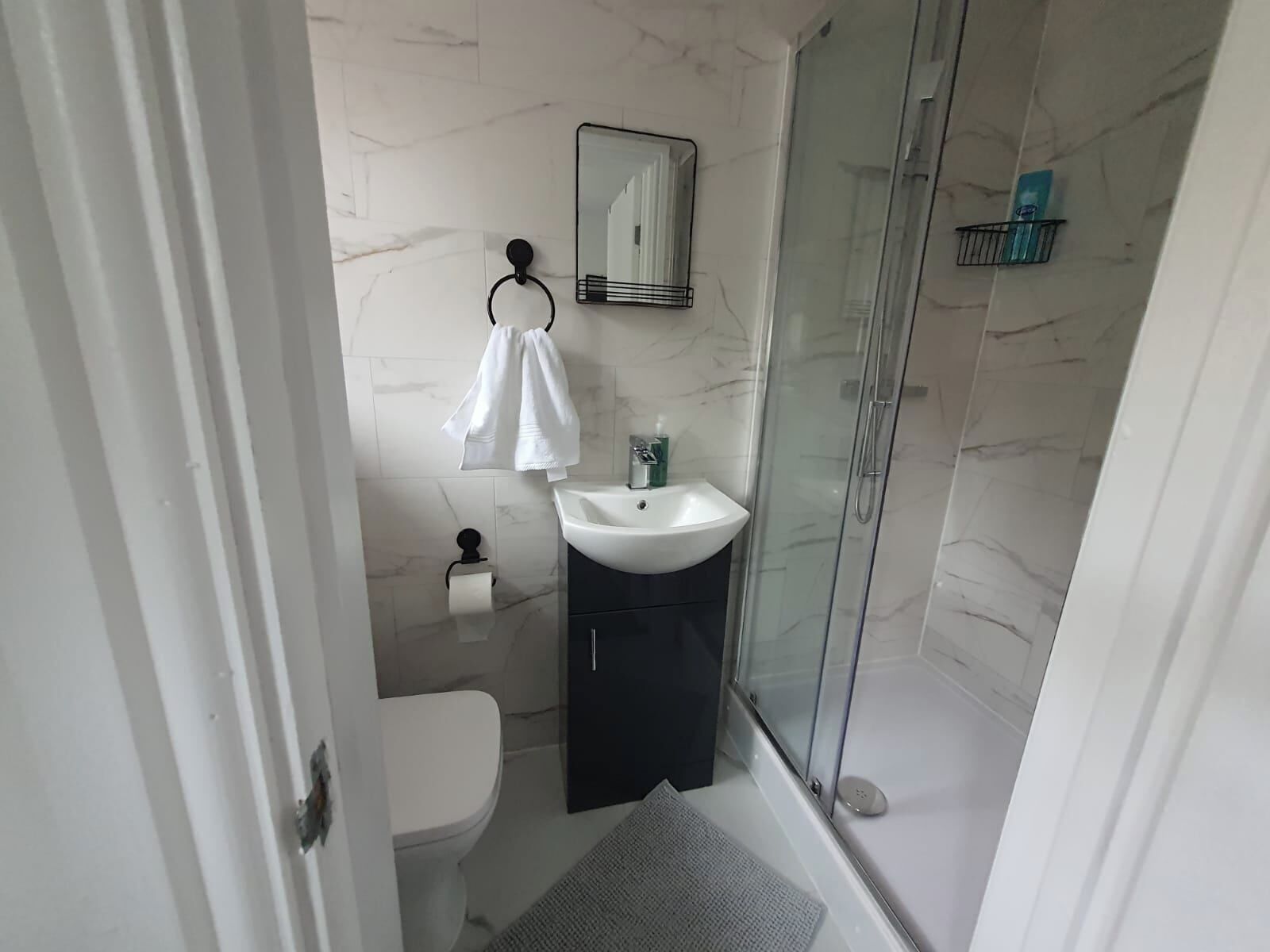 House | Bathroom | Shower, free toiletries, hair dryer, towels
