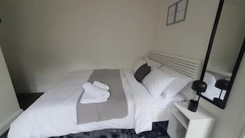 House | 1 bedroom, iron/ironing board, free WiFi, bed sheets