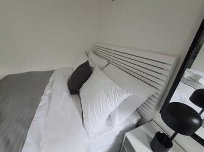 Private Room - Ensuite Bathroom - Free Parking