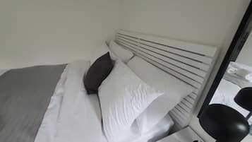 Casa | 1 habitación, tabla de planchar con plancha, wifi gratis y ropa de cama