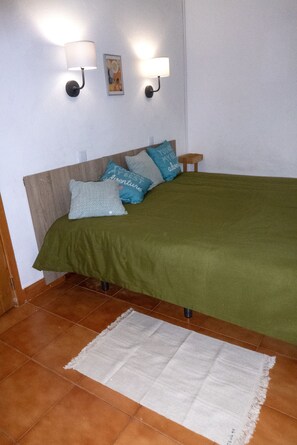 3 habitaciones, caja de seguridad en la habitación y escritorio 
