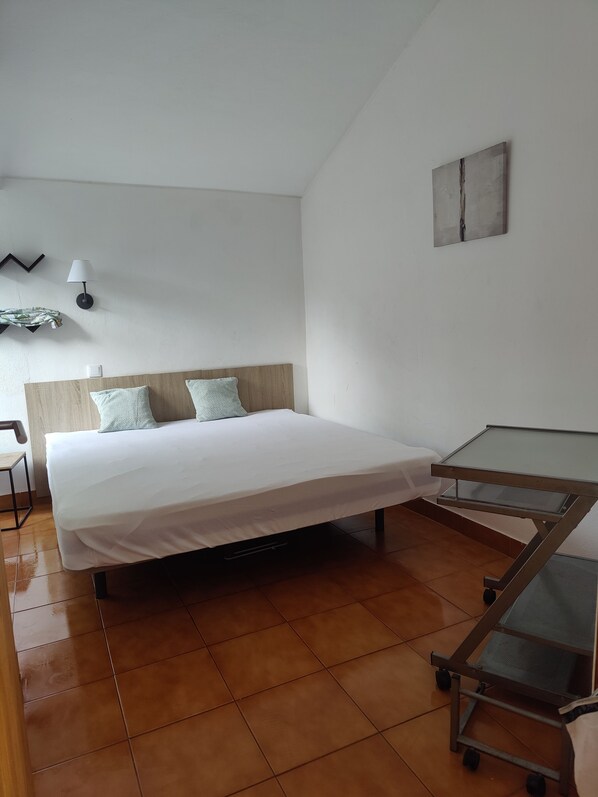 3 habitaciones, caja de seguridad en la habitación y escritorio 