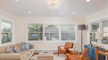 TV, fireplace, offices