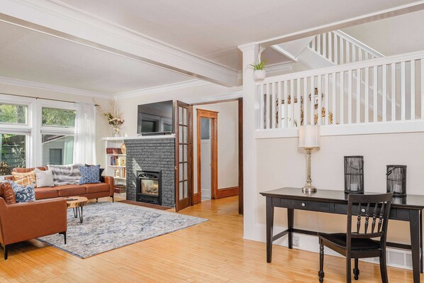 TV, fireplace, offices