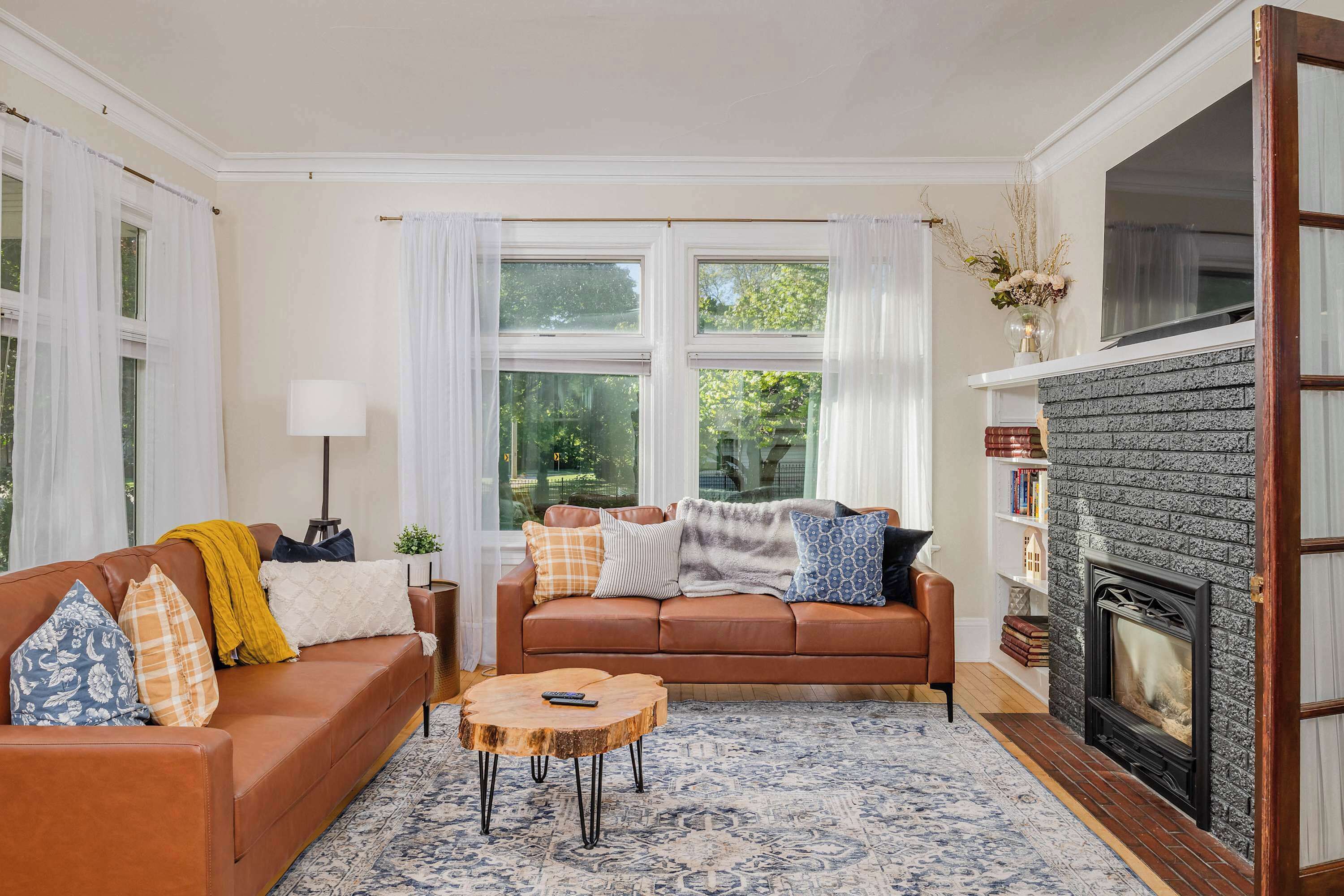 TV, fireplace, offices