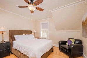 5 habitaciones, escritorio, tabla de planchar con plancha y wifi 