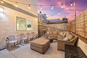 Terrace/patio - Mission Beach 3BR with Rooftop and Hot Tub (San Diego)