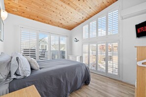 3 slaapkamers, een strijkplank/strijkijzer, wifi, beddengoed