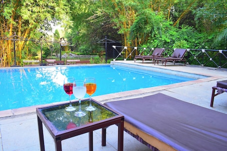 Outdoor pool, pool loungers. Kohka Wilderness Camp Pench