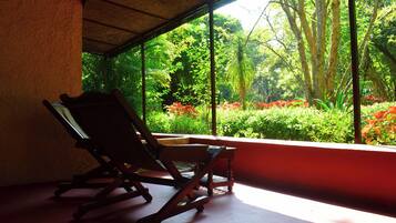 Deluxe Cottage, Garden View | Terrace/patio