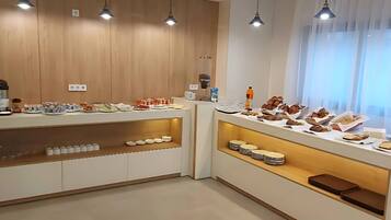 Free daily buffet breakfast