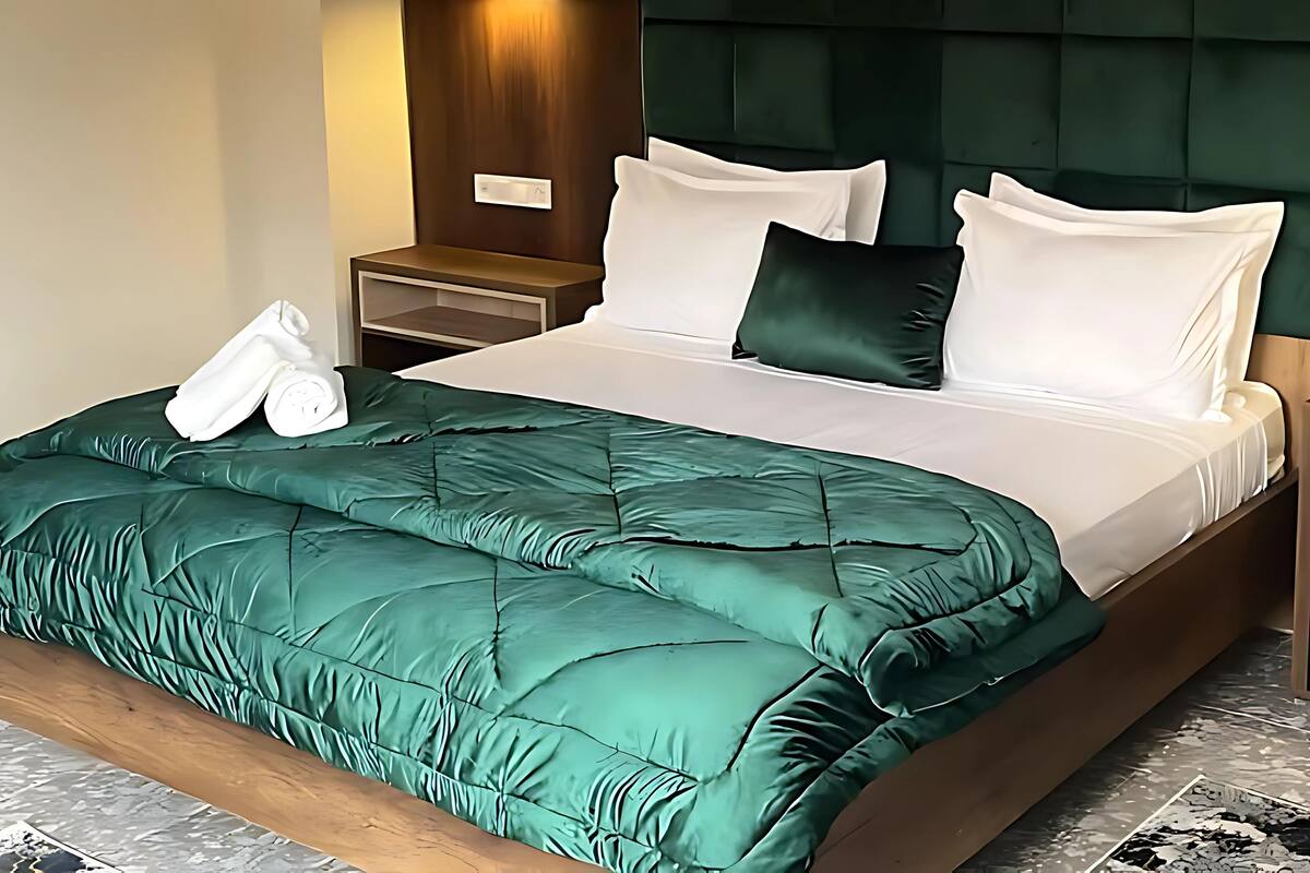 In-room safe, desk, laptop workspace, free WiFi