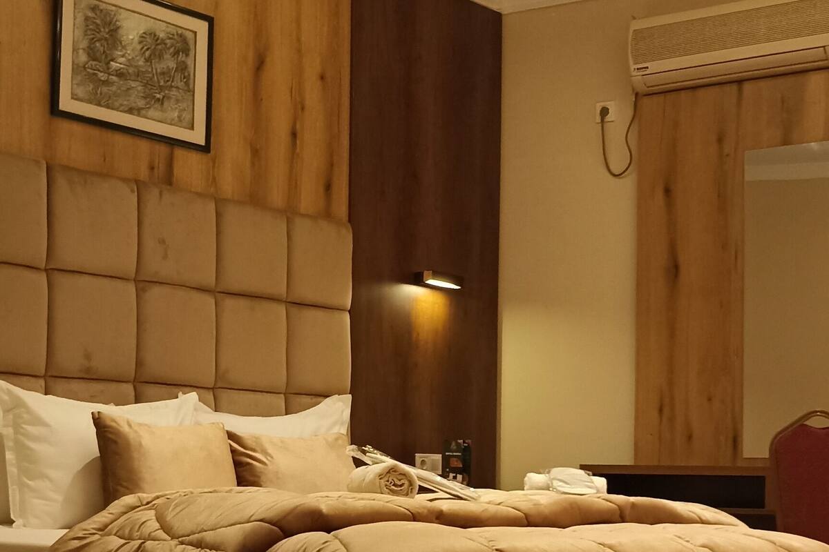 In-room safe, desk, laptop workspace, free WiFi