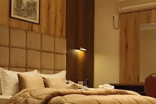 Habitación individual Confort, vistas a la ciudad | Caja fuerte, escritorio, espacio para trabajar con un portátil