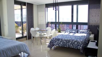 1 slaapkamer, een strijkplank/strijkijzer, reisbedje, gratis wifi