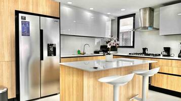 Fridge, microwave, oven, stovetop