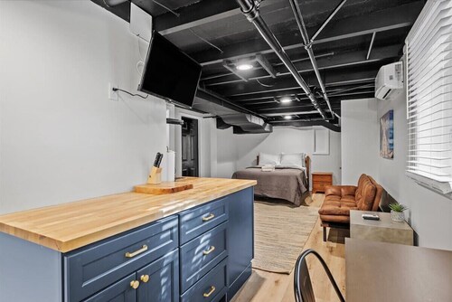 The Walnut Suites - The Onyx Suite