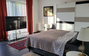 2 bedrooms, iron/ironing board, free WiFi, bed sheets