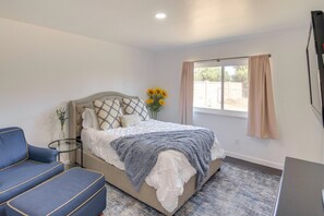 4 bedrooms, iron/ironing board, free WiFi, bed sheets