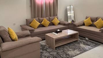 Deluxe Apartment | 2 bedrooms, in-room safe, blackout drapes, soundproofing