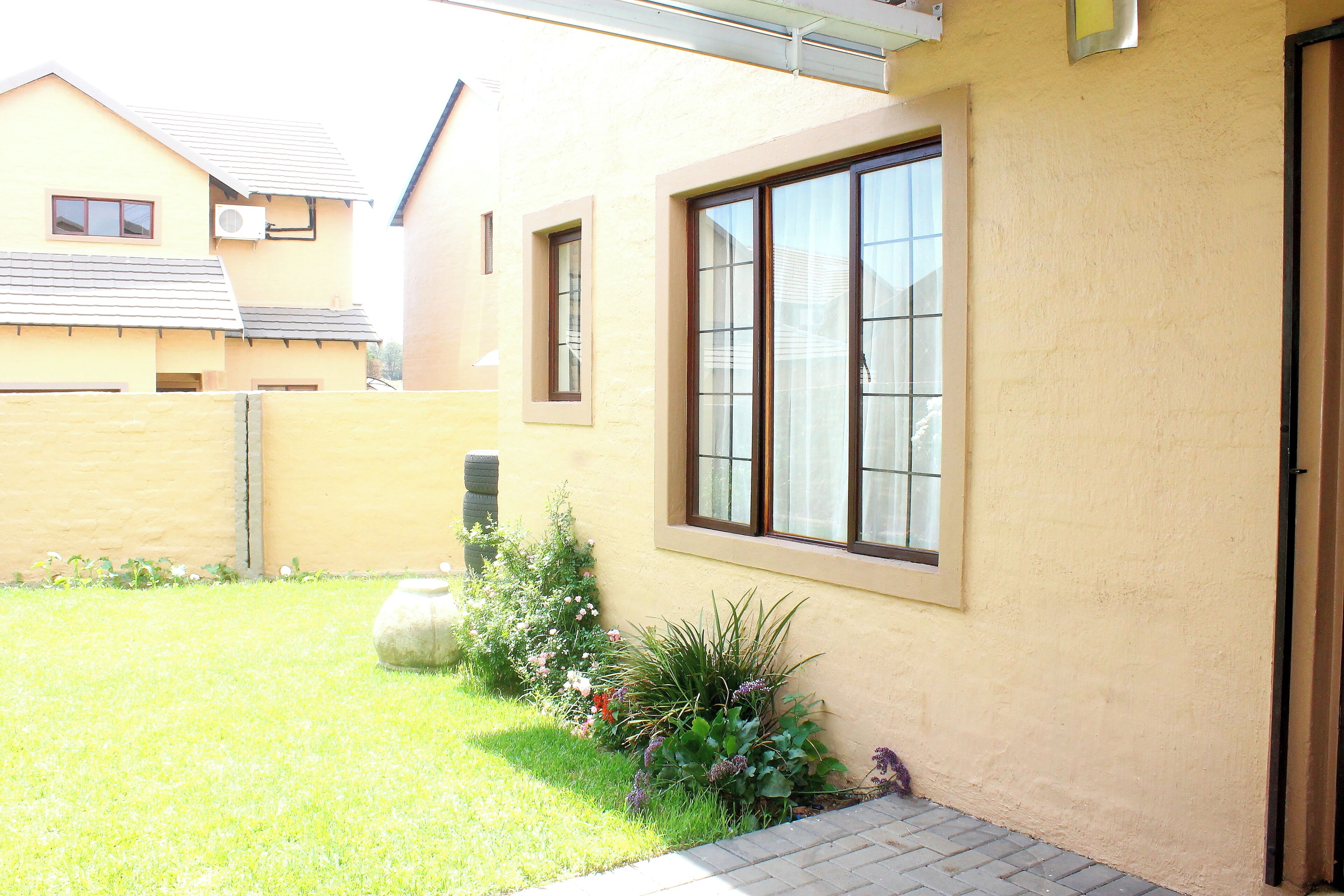 Apartamento, 3 habitaciones, patio, vistas al jardín | Jardín