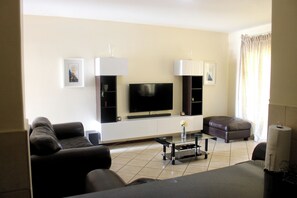 Lounge - Cozy 3 Bed Duplex ,sleeps 6 With Double Bathroom (Johannesburg)