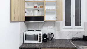 A kitchen with a microwave, coffee maker, and cabinets. - Starry Nights - Elegent Studio in Athens (Greece - Athens)