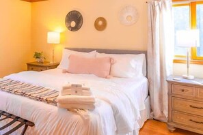 2 soverom, strykejern/-brett, reiseseng for barn og wi-fi