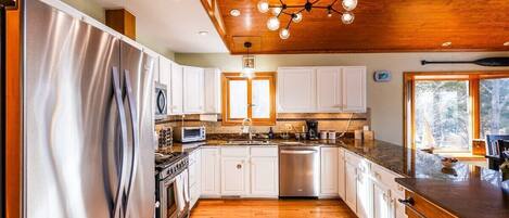 Fridge, microwave, stovetop, dishwasher