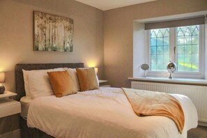 5 slaapkamers, een strijkplank/strijkijzer, wifi, beddengoed