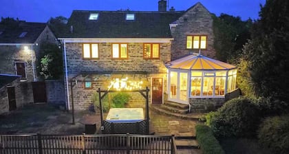Countryside Escape: Hot Tub, Fire Pit, Games Room