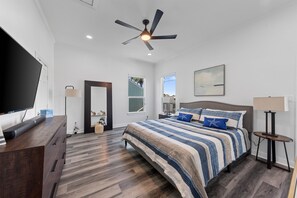 4 bedrooms, desk, iron/ironing board, travel cot