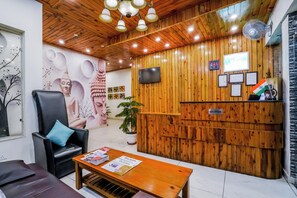 ฝ่ายต้อนรับ